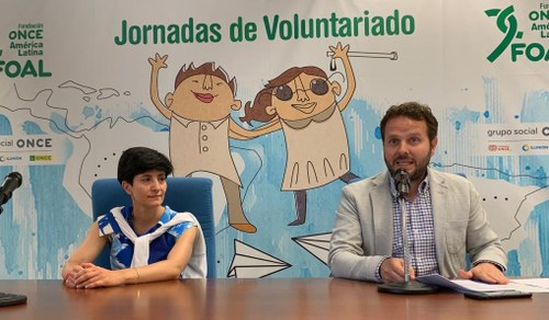Momento de la intervención de Güemes junto a la directora de FOAL, Estefanía Mirpuri