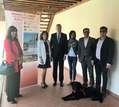 Rueda de prensa de presentación de las actividades por el Día ONCE en Castilla y León con representantes de la ONCE y del Ayuntamiento saliente de Ávila