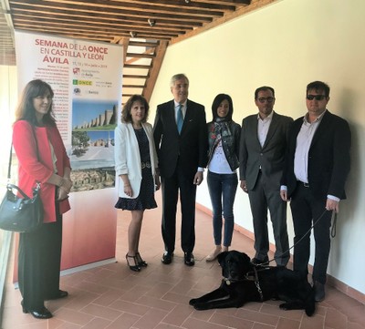 Rueda de prensa de presentación de las actividades por el Día ONCE en Castilla y León con representantes de la ONCE y del Ayuntamiento saliente de Ávila