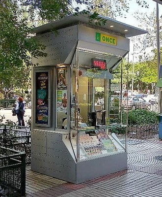 Uno de los nuevos quioscos de la ONCE