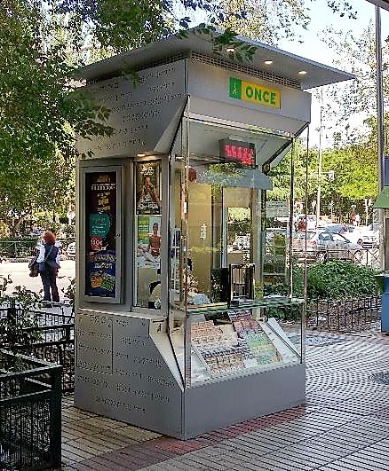Uno de los nuevos quioscos de la ONCE