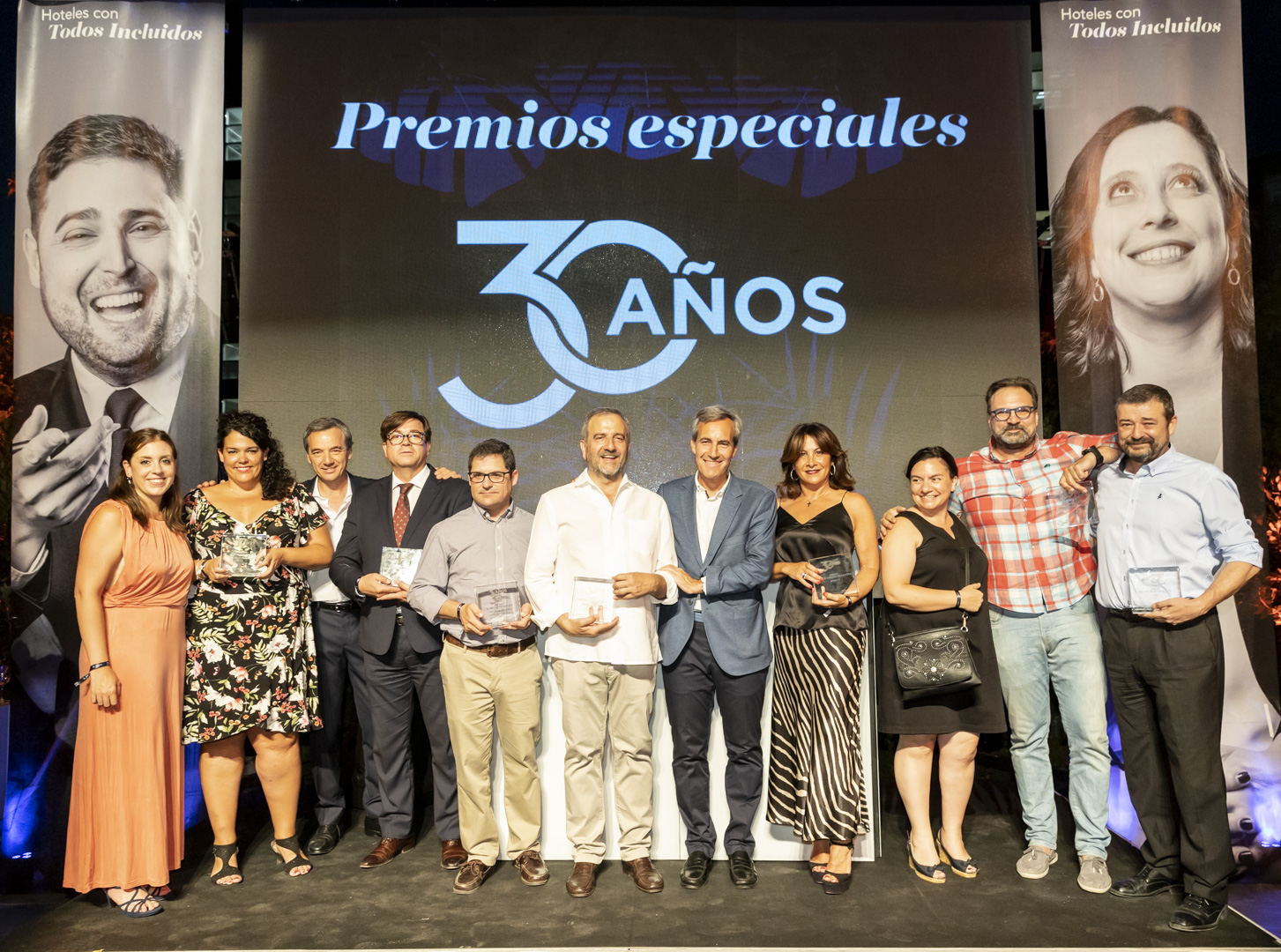 Foto de familia de todos los premiados