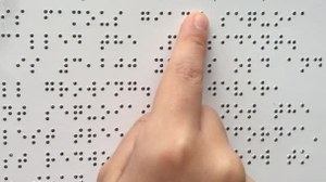 Leyendo en braille