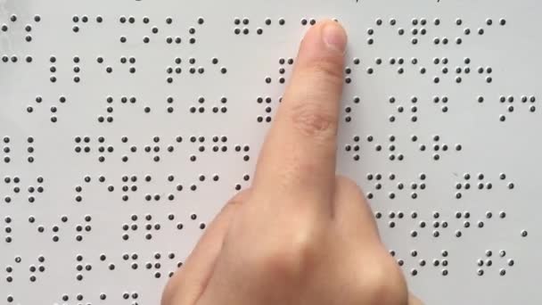 Leyendo en braille