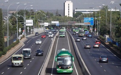Panorámica de la A6 de Madrid, con el carril BUS-VAO central
