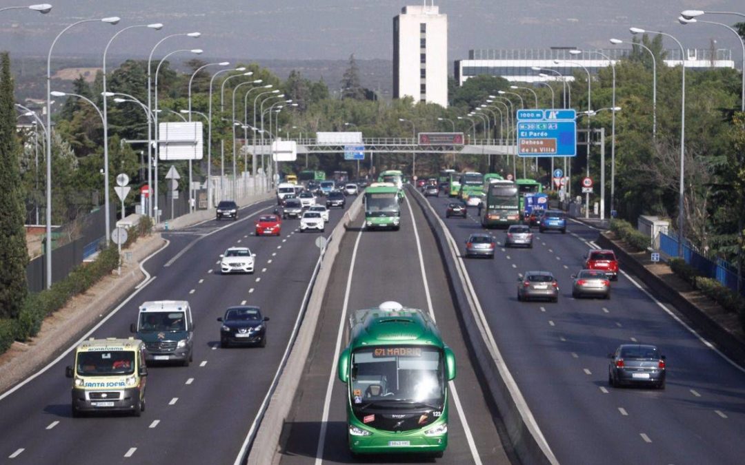 Panorámica de la A6 de Madrid, con el carril BUS-VAO central