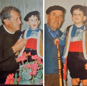 Isidro Sánchez Rubio cuando era un niño, con sus abuelos 