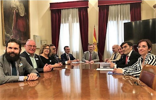 Manuel Cruz (en el centro), flanqueado por los miembros de la Ejecutiva del CERMI