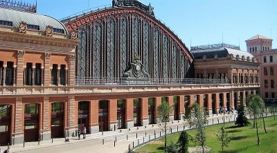 Vista de la fachada principal de la Estación de Atocha en Madrid