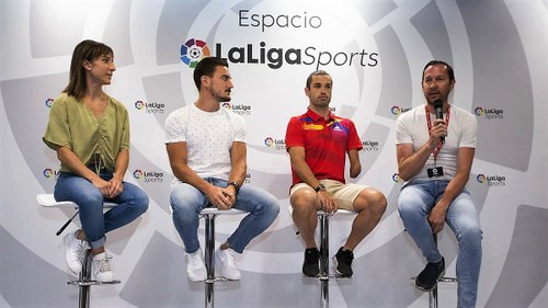 Jairo, segundo por la derecha, en la presentación del nuevo espacio