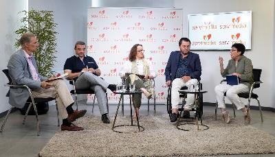 Los integrantes de la mesa redonda, durante el debate