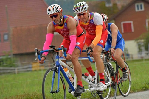 Fernando Riaño, pedalea tras Jesús Celada, en el tandem español, durante la prueba