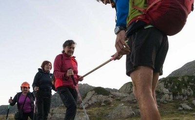 Durante la subida, orientadas por la barra y la voz de sus guías