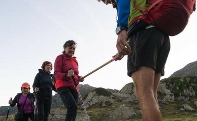 Durante la subida, orientadas por la barra y la voz de sus guías
