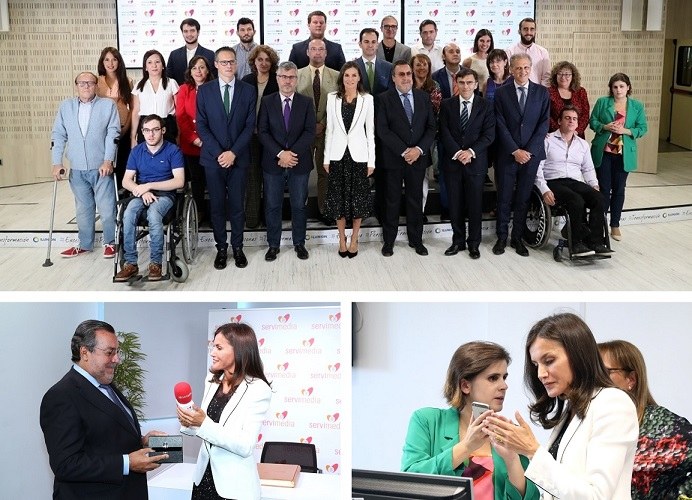 Arriba doña Letizia junto a los responsables del Grupo Social ONCE el secretario de Estado y periodistas de Servimedia. Abajo distintos momentos de la vista (FOTO: © Casa de S.M. el Rey)