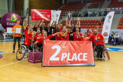 El equipo tras perder en la final celebra la plata y el pase a Tokio