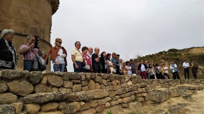 El grupo de afiliados durante su visita al pueblo de San Vicente de la Sonsierra