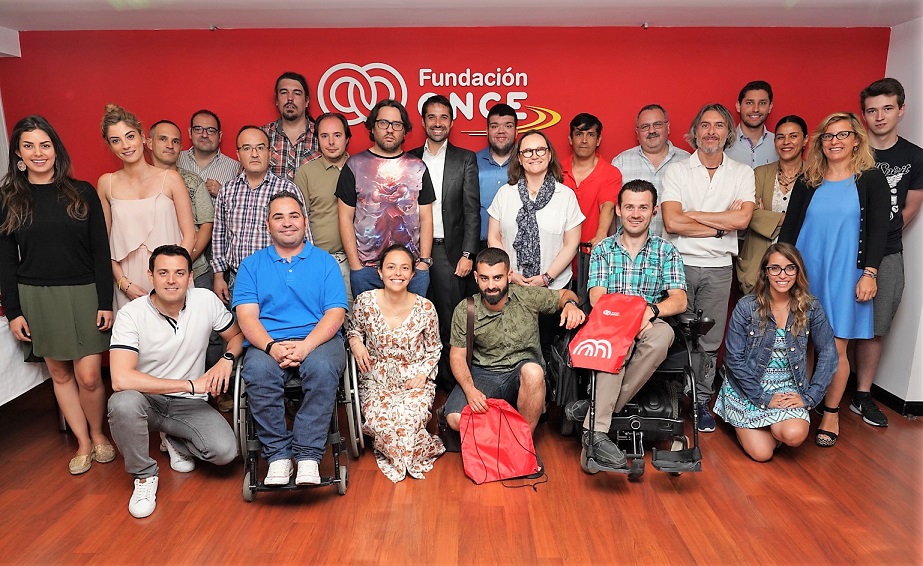 Foto de familia de todos los participantes