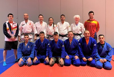 Nuestros judocas junto al resto de deportistas participantes en la concentración