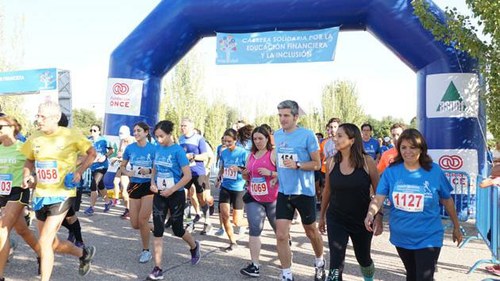 Salida de participantes en la edición anterior de la carrera solidaria