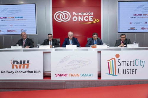 Mesa de ponentes de la jornada Smart Train Smart
