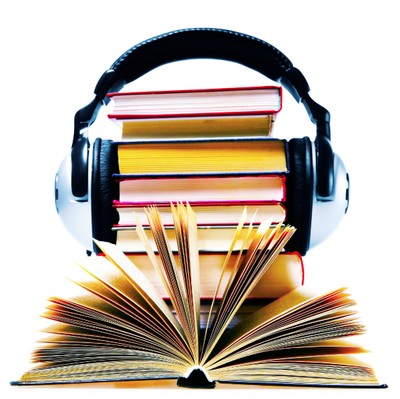 Imagen alusiva a los audiolibros. Ariculares sobre una torre de libros. 