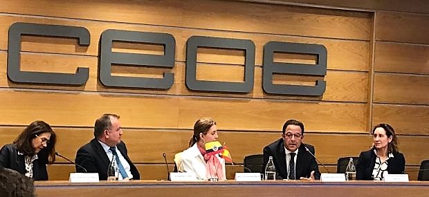 Centeno (segundo por la derecha) durante su intervención en la jornada