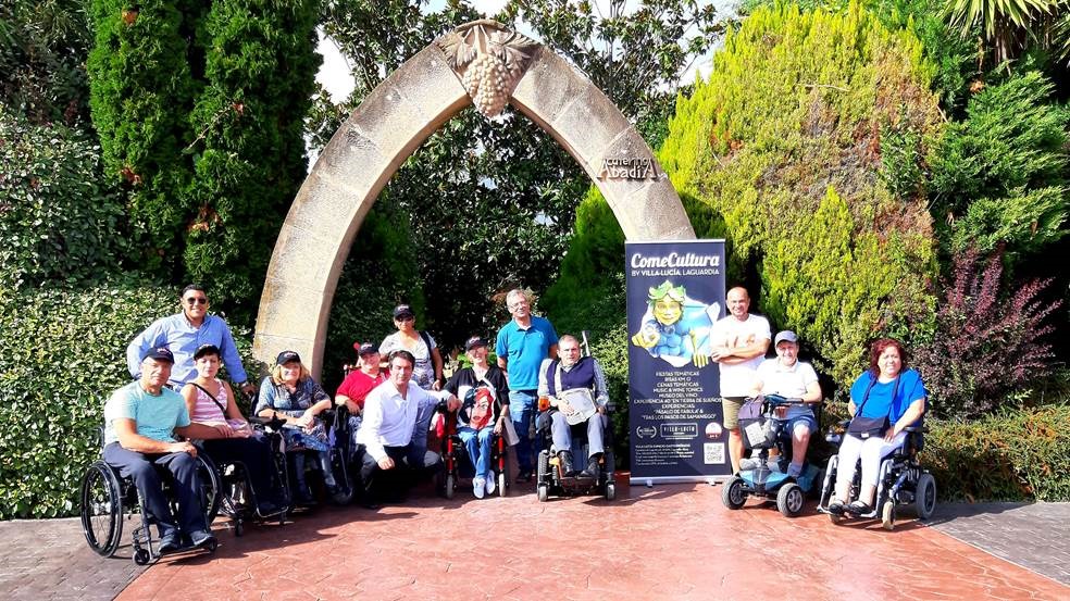 El primer grupo participante en ‘Con los 5 sentidos’, a las puertas de Villa Lucía