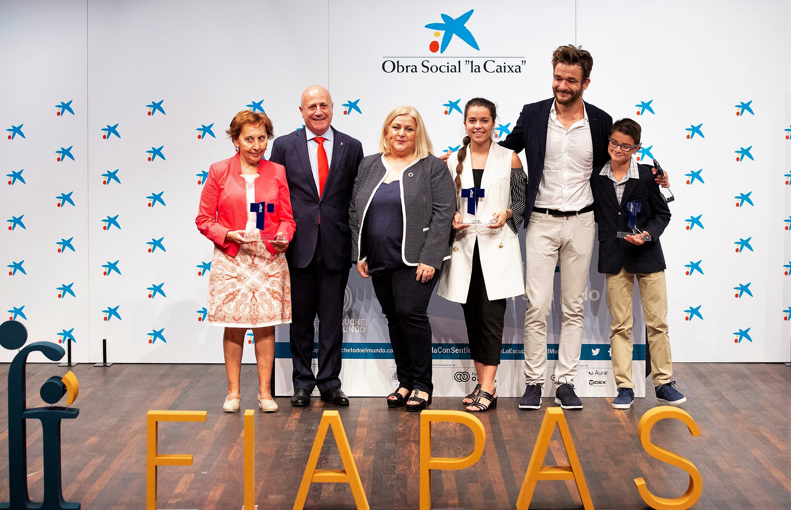 Foto de familia de los participantes en la presentación de la campaña