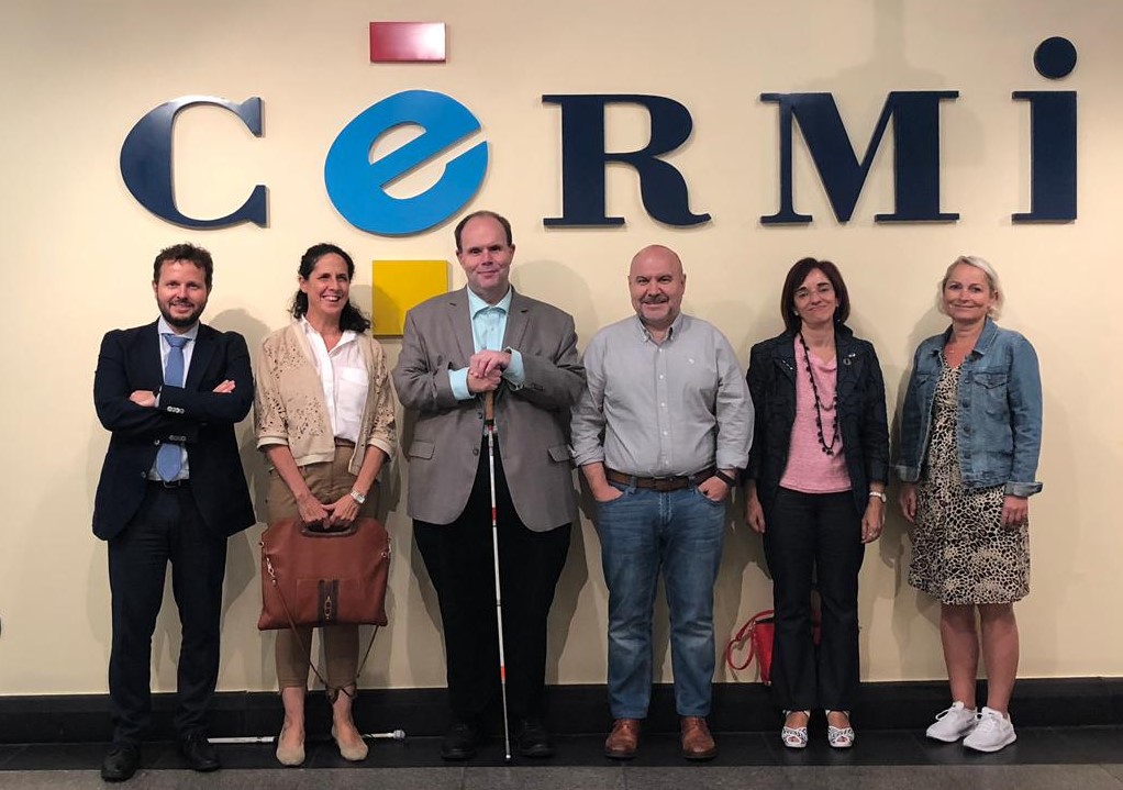 Foto de familia de los representantes del CERMI y del Consejo Danés de la Discapacidad