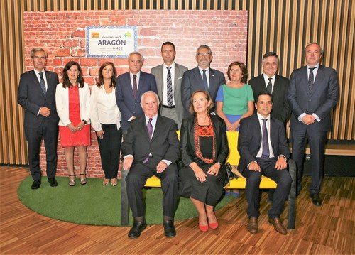 Foto de familia de premiados y autoridades en Aragón