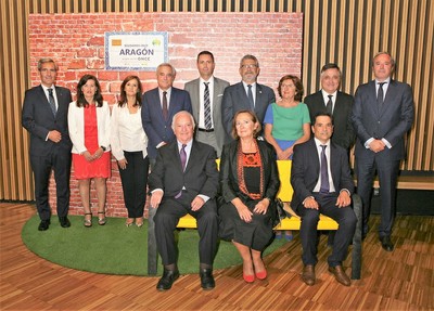 Foto de familia de premiados y autoridades en Aragón