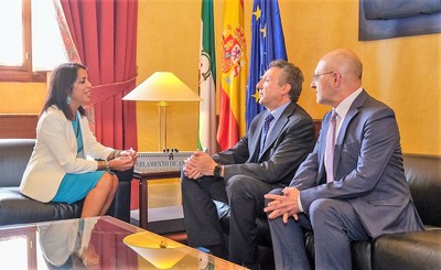La presidenta Bosquet, con los representantes de la ONCE