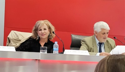 La profesora y trabajadora social Carmen Tristante, en la mesa de la jornada