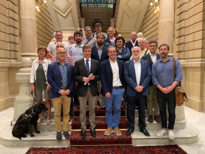 El grupo de afiliados que visitó el Palacio de la Diputación de Gipuzkoa en San Sebastián