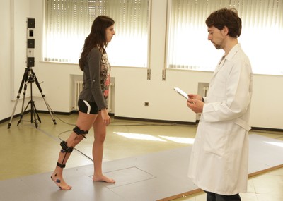 Juan Andrés Martin durante una prueba en el Laboratorio de Análisis de Movimiento dela Escuela de Fisioterapia de la ONCE Juan Andrés Martin durante una prueba en el Laboratorio de Análisis de Movimiento dela Escuela de Fisioterapia de la ONCE