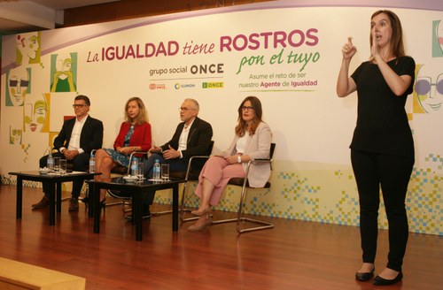 De izquierda a derecha: Diego Sayago, Patricia Sanz, Jorge Íniguez, Eva Vilaplana e intéprete de Lengua de Signos en el acto de presentación 