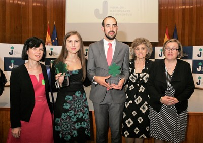 De izquierda a derecha: Esther Requena, Sandra, Javier, la ministra Carcedo e Imelda Fernández