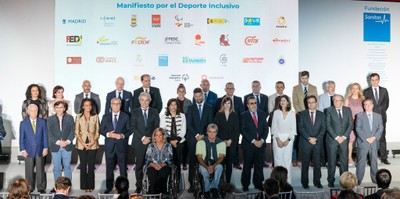 Foto de familia representantes de las entidades miembro de la Alianza por el Deporte Inclusivo