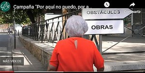 Fotograma de la campaña con una señora enfrentada a una 'jungla' de barreras