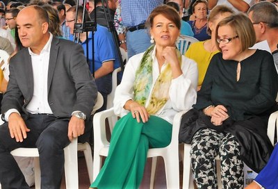 La consejera Aurelia Sánchez, flanqueada por el alcalde de Villarrobledo y la vicepresidenta de la ONCE, Imelda Fernández