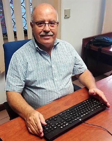 Fernando José López, en su despacho de la Delegación canaria