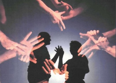 Fotomontaje de personas sordociegas y manos realizando lenguaje dactilológico, portada de un libro sobre sordoceguera