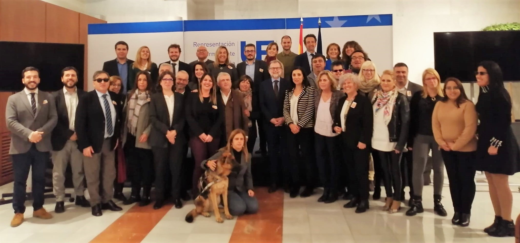 La delegación al completo en la sede de la Representación Permanente de España en Bruselas, con el embajador Aristegui en el centro de la imagen 