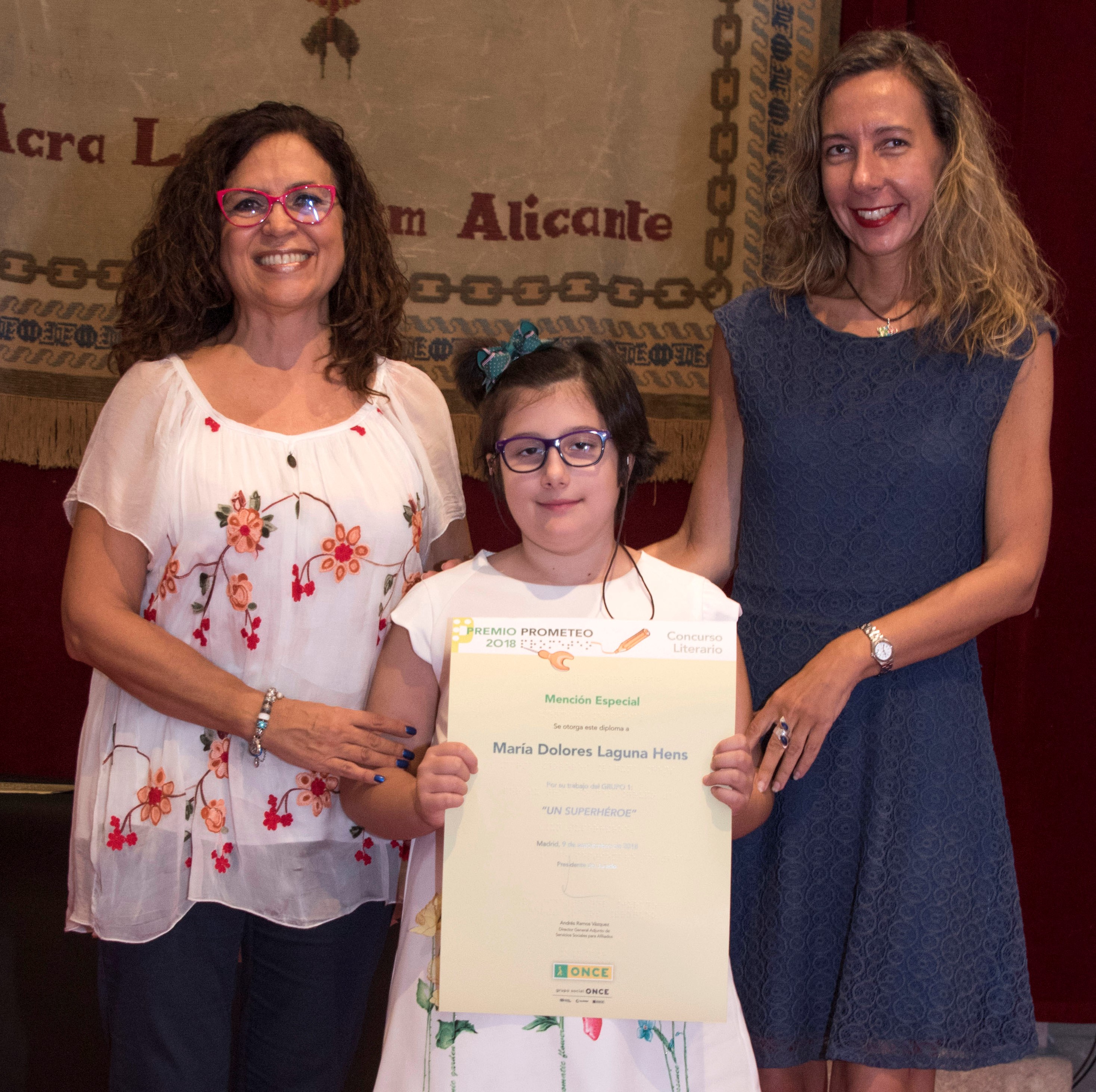 María Dolores, una de las niñas premiadas, en la anterior edición de los Premios Prometeo
