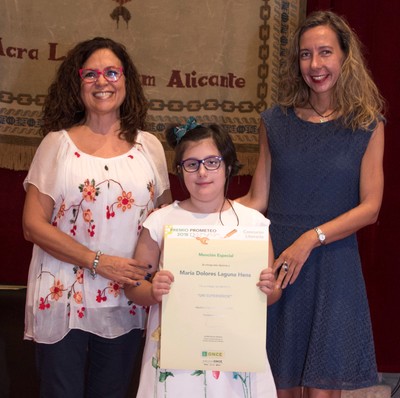 María Dolores, una de las niñas premiadas, en la anterior edición de los Premios Prometeo