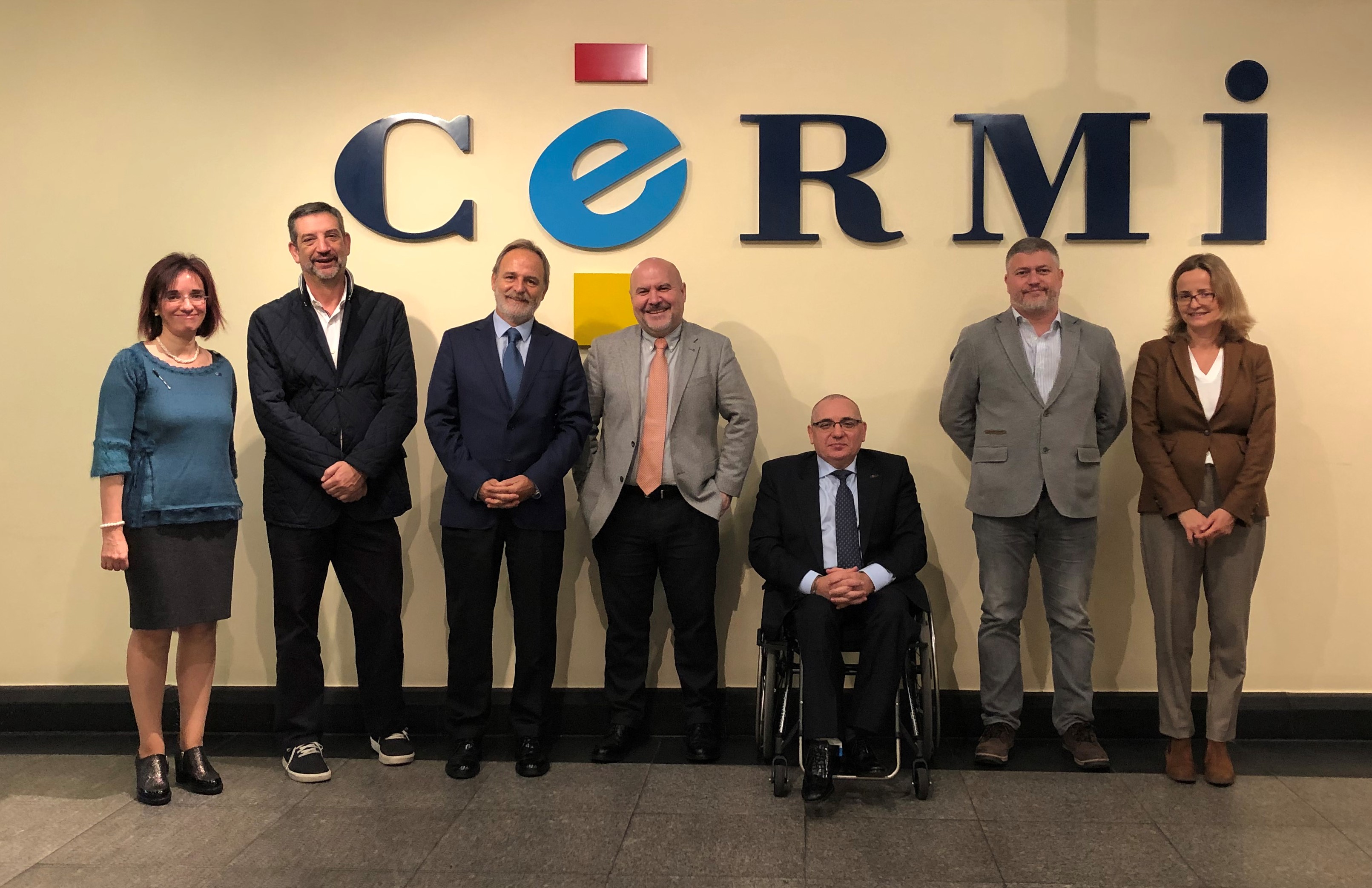 Foto de familia de los responsables del CERMI y de Puertos del Estado