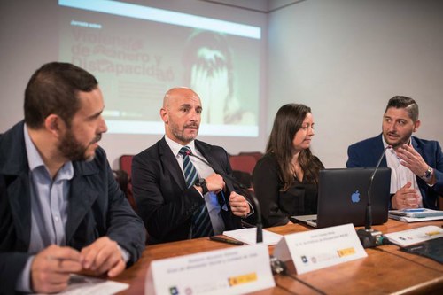 Celada, segundo por la izda., durante la Jornada sobre Genéro y Discapacidad en La Laguna