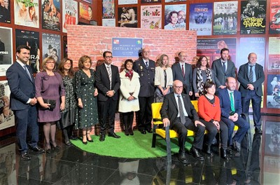 Foto de familia de galardonados y autoridades
