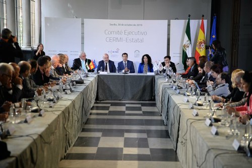 Moreno Bonilla durante la reunión con los cermis